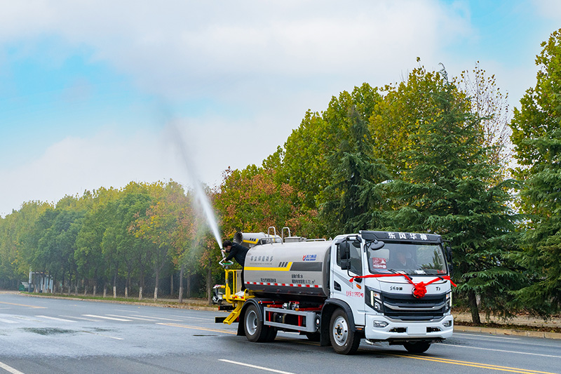 东风华神T3 3800轴距 雾炮车 8.8方(图2)