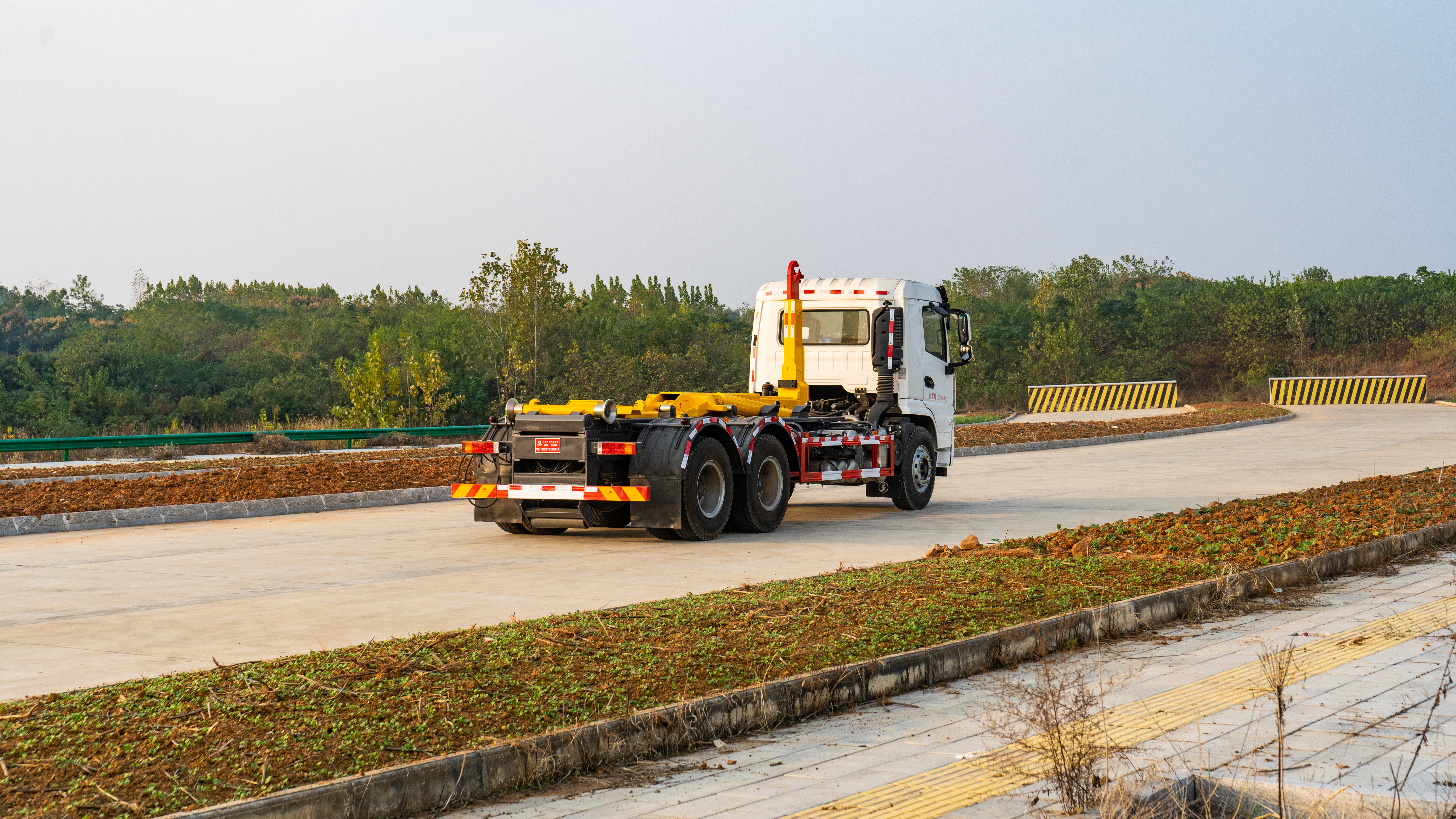 重汽汕德卡20方 后双桥勾臂垃圾车 KLF5250ZXXZ6