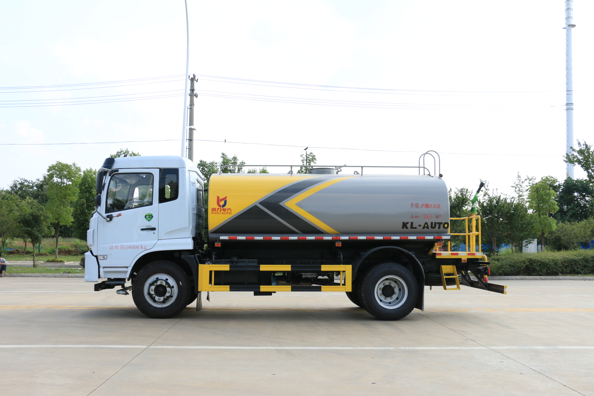 东风大福瑞卡9方洒水车 KLF5120ZYSE6