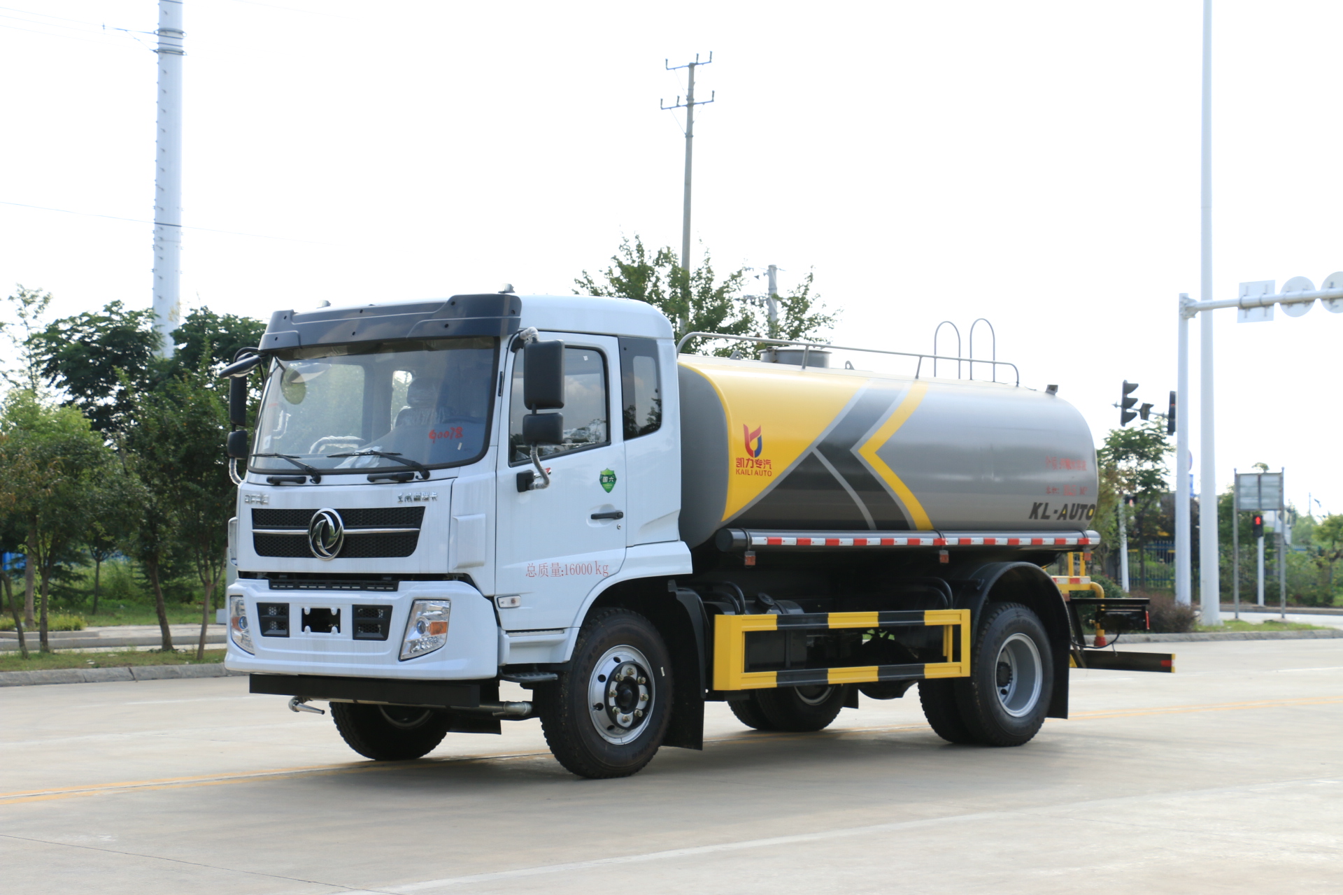 东风大福瑞卡9方洒水车 KLF5120ZYSE6